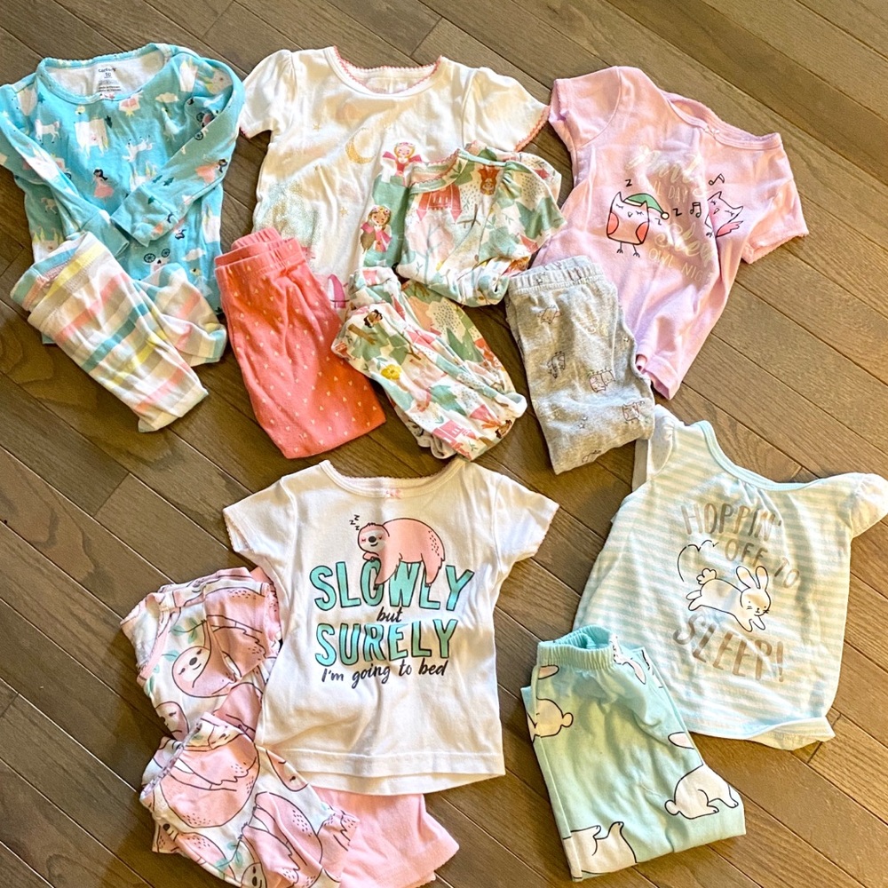 Lot of 8 pajamas.